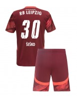 Otroške Nogometnih dresov RB Leipzig Benjamin Sesko #30 Gostujoči 2024-25 Kratki rokavi (+ hlače)